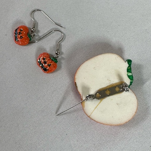 Pumpkin pin and earrings set - Picture 3 of 3